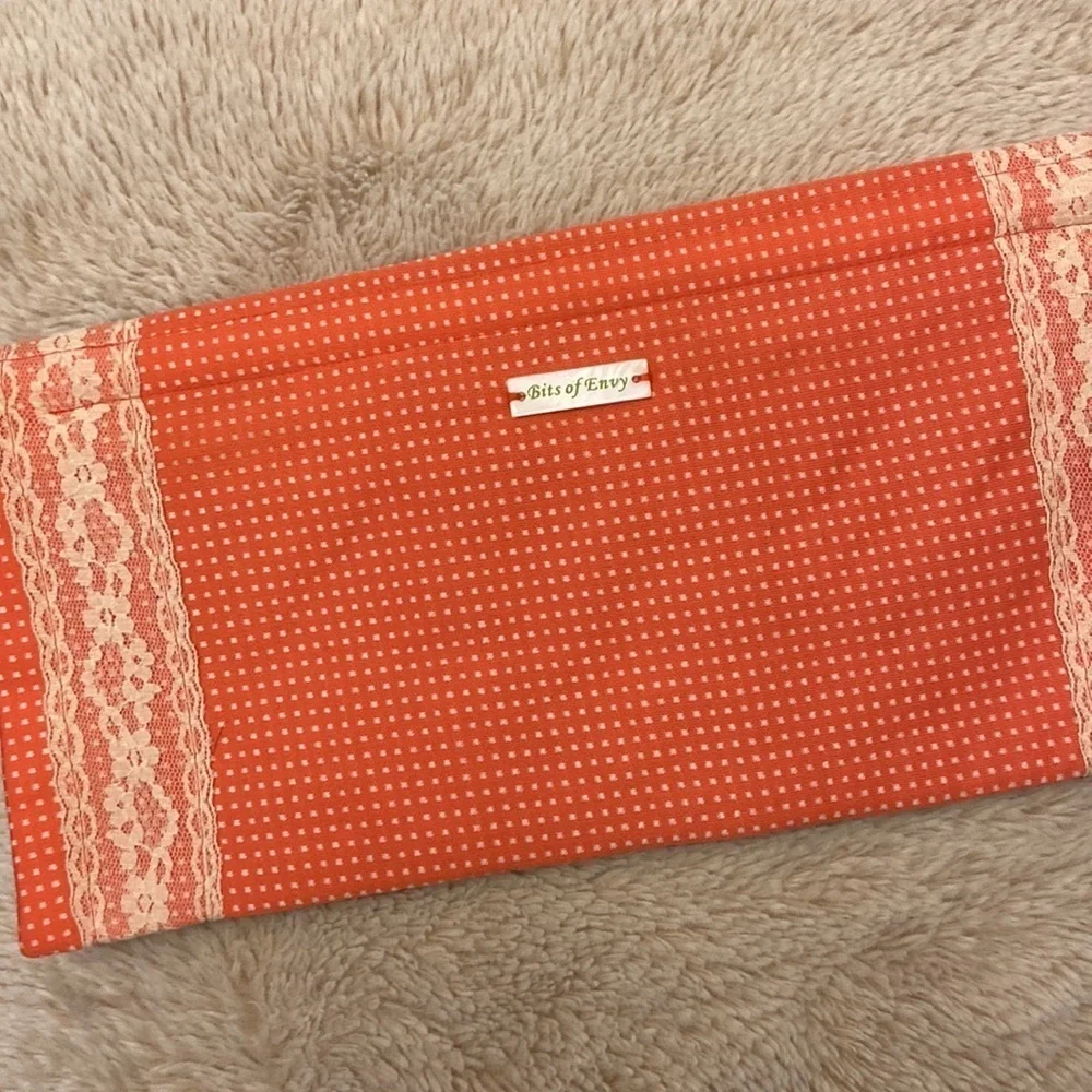 NWOT Very Unique Peach 🍑 Embroidered Clutch!